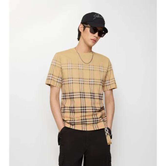 T-shirt in cotone con motivo a quadri sfumato