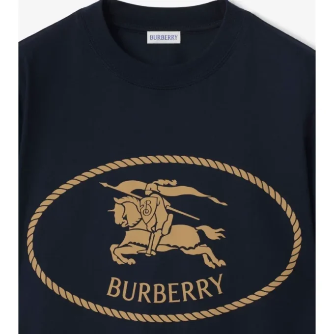 T-shirt in cotone con motivo Knight Stamp