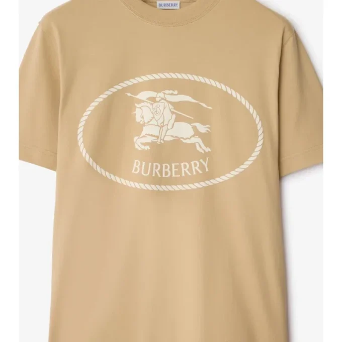 T-shirt in cotone con motivo Knight Stamp