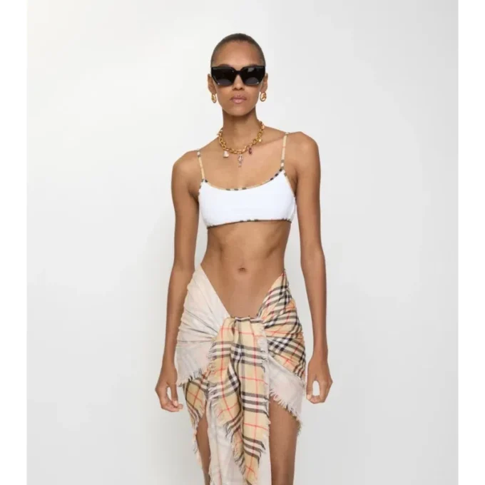 Top bikini con bordi a quadri